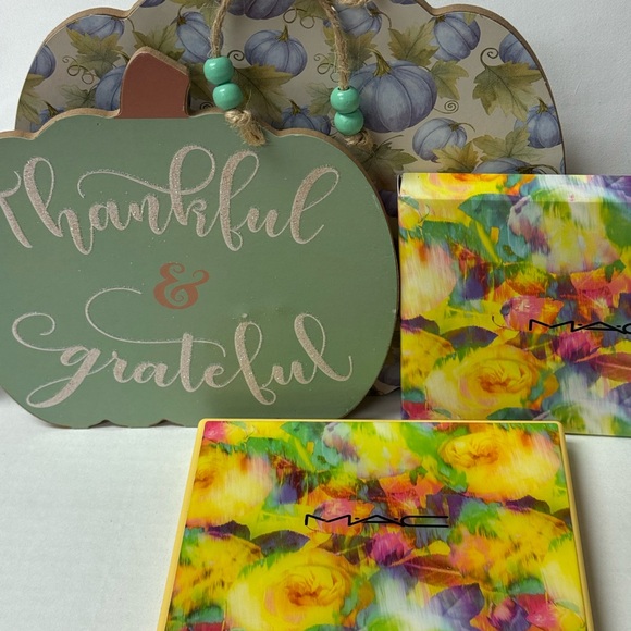 MAC Kaleidoscope Eyeshadow Palette “Botanical Panic” NIB -Discontinued - Picture 2 of 5